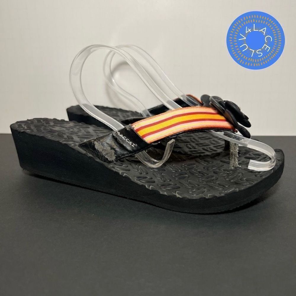 Womens MAGGIEZ Crystal Flower Accented Flip Flop Sandals / Size 9